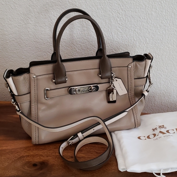 Coach Handbags - Coach Swagger Bag 🌟